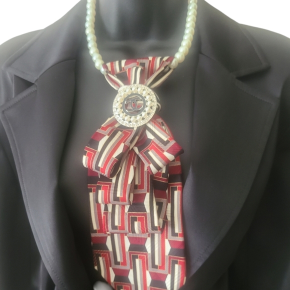 Zylos Elegant Striped Necktie Necklace With Classic Logo Brooch - Picture 1 of 6